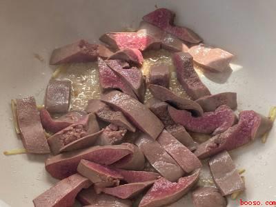 猪沙肝怎么做好吃（猪沙肝怎么做好吃共有五步）