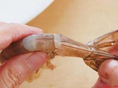 活虾怎么快速剥虾壳