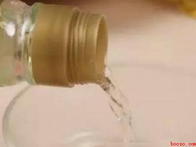 小白鞋晒干了发黄怎么办