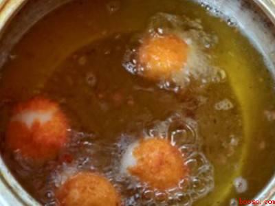 炸汤圆怎么不爆炸（炸汤圆油锅五成热下锅不会爆炸）