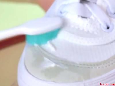 小白鞋油渍洗不掉怎么办