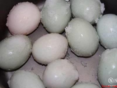 鸭蛋腌的太咸如何退淡