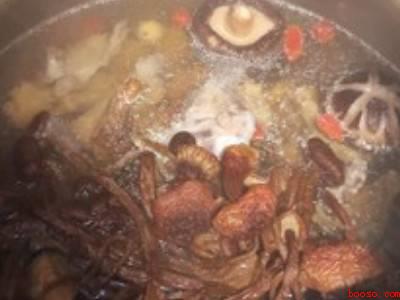 鸡骨架怎么煲汤好喝