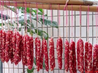 在室内怎么晾风干肠（室内怎么晾风干肠的具体操作步骤）