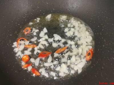 莲藕尖怎么炒才好吃（莲藕尖怎么炒才好吃共有4步）