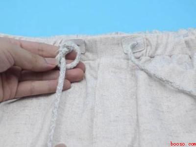 运动裤上的绳子怎么系