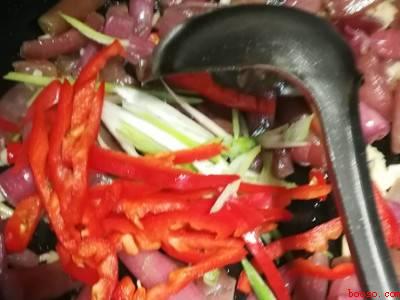 鸡头杆子怎么做好吃（鸡头杆子怎么做好吃共有3步）