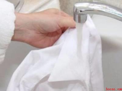 衬衫领子立起来小妙招