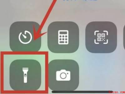 苹果13的手电筒在哪里
