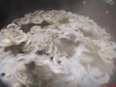 蘑菇肉片汤怎么做好吃
