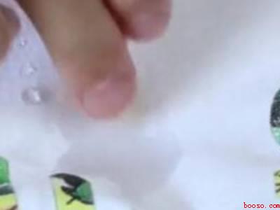 白衣服上有泥土渍怎么洗