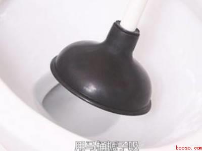 膨润土猫砂堵厕所了小妙招