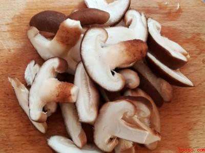 火腿的吃法(火腿的吃法共有3步,火腿可做成火腿炒双菇、芝士火腿、紫薯火腿)