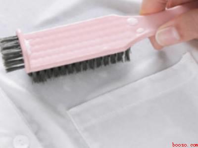 白衣上有黑色笔芯油怎么洗