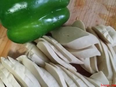 素鸡的做法怎么做好吃（素鸡的做法怎么做好吃共有4步）