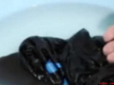 白衣服染上火锅底料怎么处理