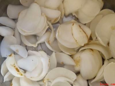 百合花怎么做菜好吃（百合花怎么做菜好吃共有4个步骤）