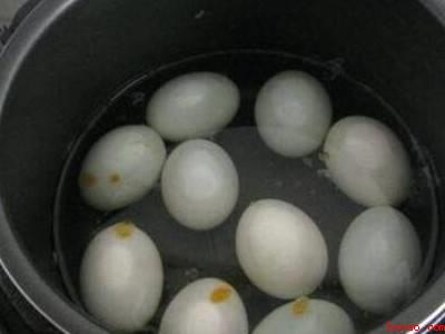 怎样煮咸鸭蛋不会裂开