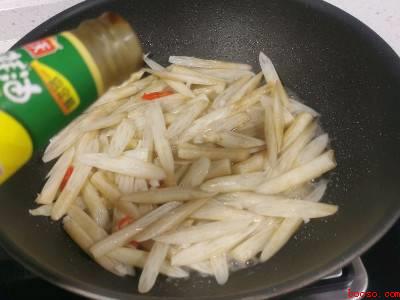 莲藕尖怎么炒才好吃（莲藕尖怎么炒才好吃共有4步）