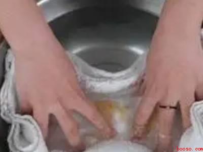 李子水染到衣服上怎么办