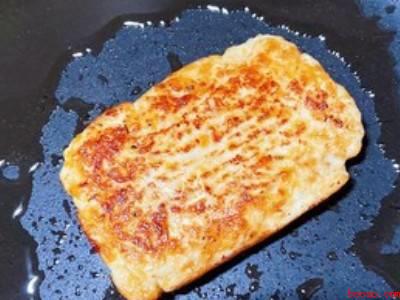 汉堡里的鸡肉怎么做的（汉堡里的鸡肉怎么做 具体操作步骤）