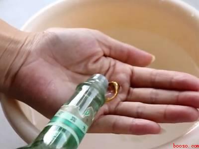 黄金表面发红怎么洗掉