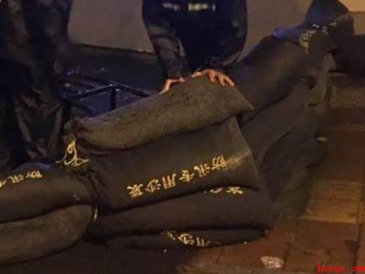 住一楼下大雨怎么防进水