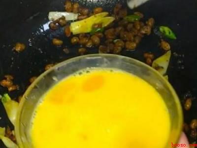 盐豆子炒鸡蛋怎么炒