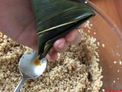包粽子米里面加什么更加软糯