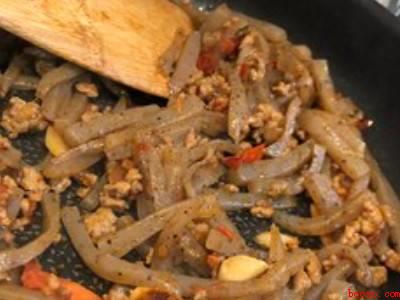 魔芋豆腐是什么做的（魔芋豆腐是什么做的具体操作步骤）