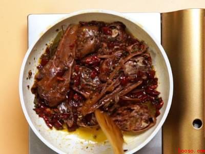 干锅鸭头怎么吃