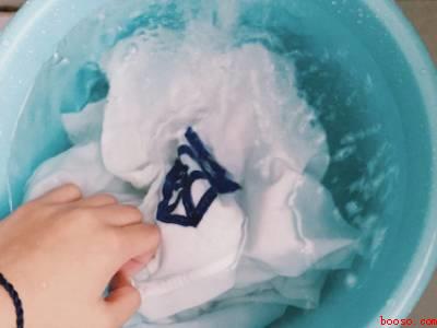 白衬衫染色了怎么变白