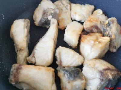 炸好的鱼怎么炖好吃又简单