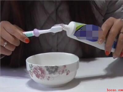 包包上的污渍怎么处理