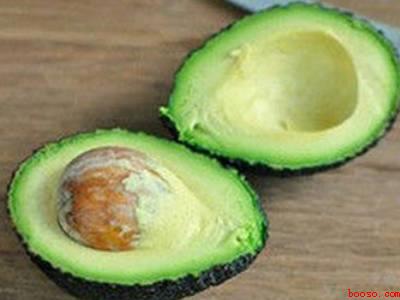 牛油果怎么剥去皮