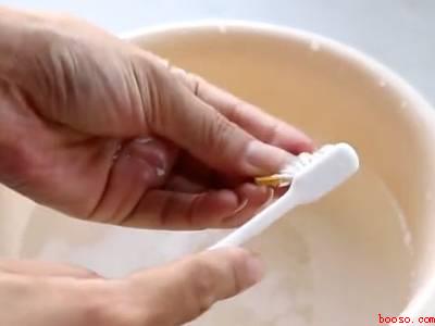 黄金表面发红怎么洗掉