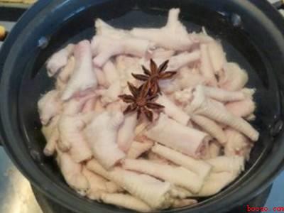 泡鸡爪煮多少分钟合适