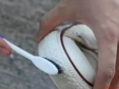 白色布鞋怎么晾晒才能不发黄