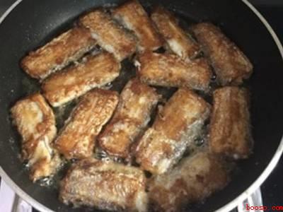 带鱼怎么做好吃又简单红烧带鱼（红烧带鱼怎么做好吃又简单）