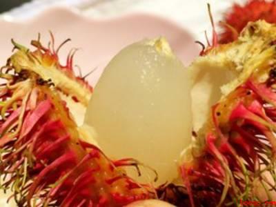 红毛丹怎么吃不沾核皮(吃红毛丹不沾核皮一共三个步骤)