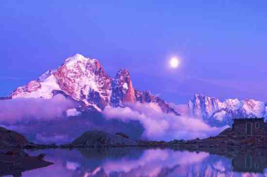 阿尔卑斯山是由哪两个板块形成的(阿尔卑斯山是由亚欧板块和非洲板块通过挤压形成的)