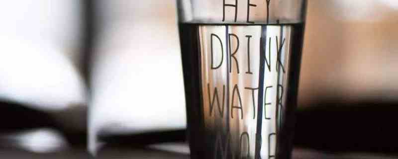 长期喝偏硅酸水的危害（长期喝偏硅酸水容易导致身体内部酸性程度增加）