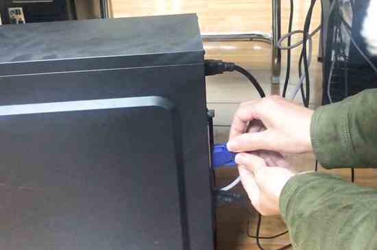 电脑显示屏不亮但是主机已开机(电脑显示屏不不亮的处理方法)