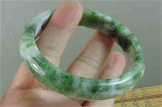 独山玉与和田玉的区别(独山玉和田玉的主要区别)