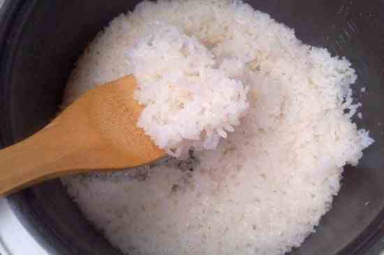 电压力锅怎么蒸米饭（电压力锅蒸米饭需要取适量的）
