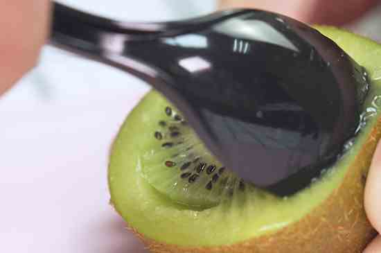 猕猴桃怎么吃(猕猴桃可用勺子直接食用)