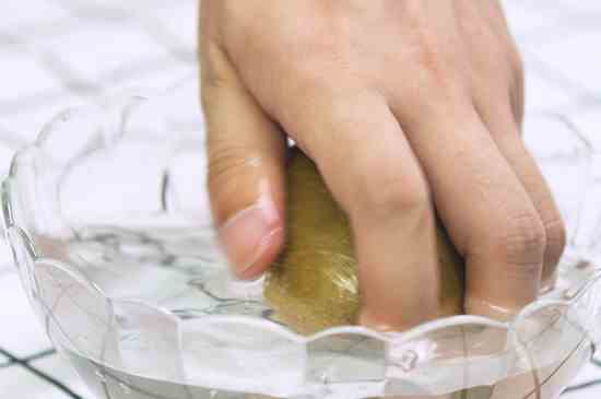 猕猴桃怎么吃(猕猴桃可用勺子直接食用)