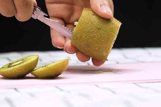 猕猴桃怎么吃(猕猴桃可用勺子直接食用)
