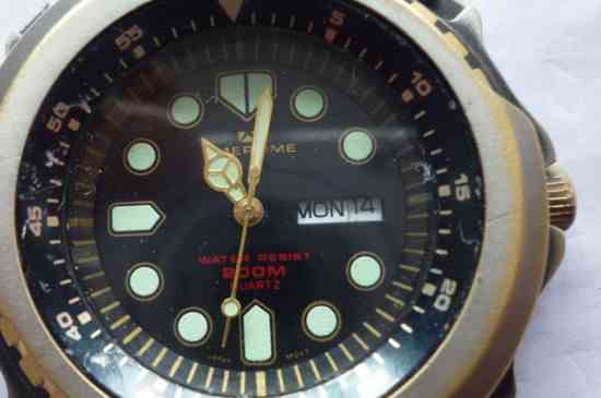 石英表怎么调时间(石英表调整时间的方法)