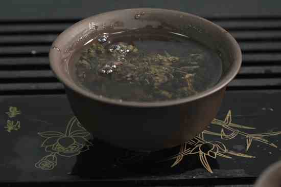 铁观音是红茶还是绿茶(铁观音不是红茶也不是绿茶)